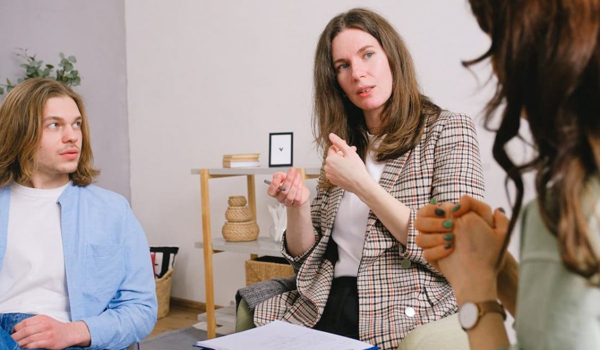 psychologist-talking